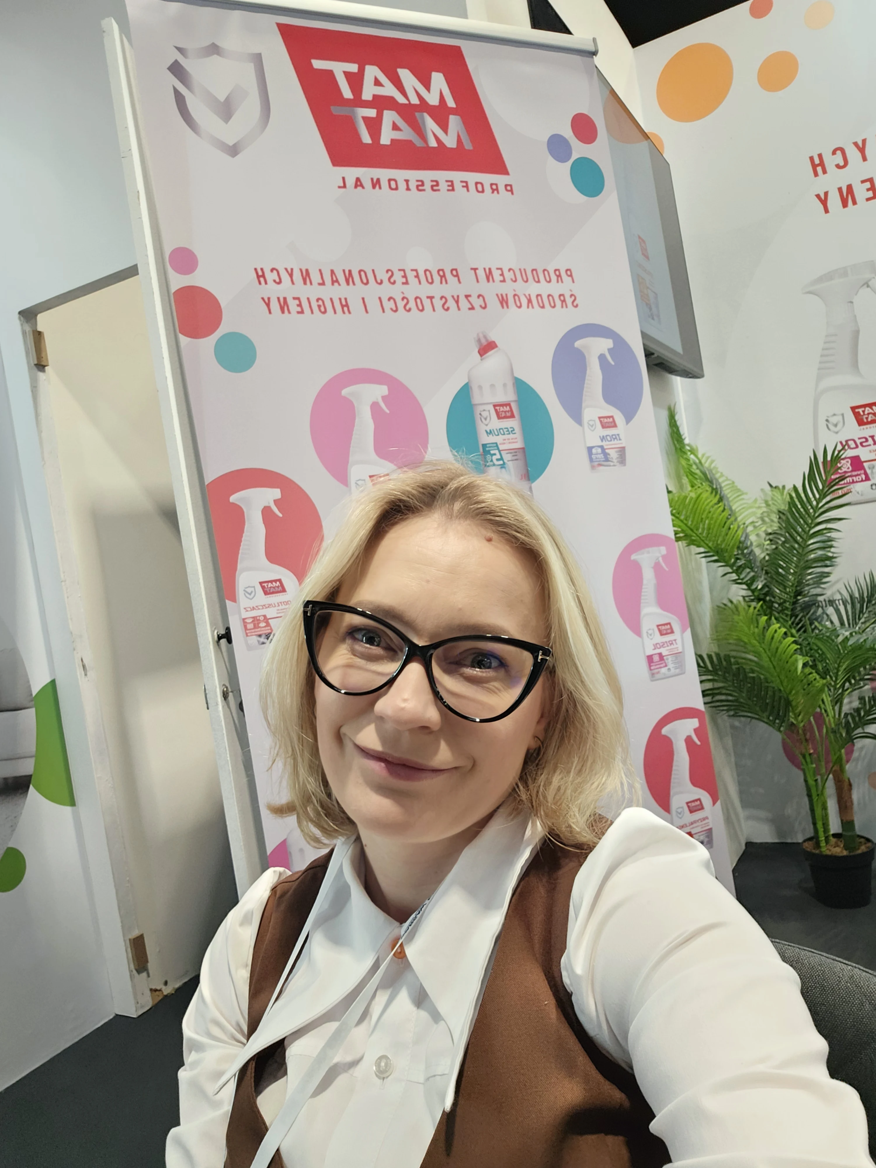 Emilia Przybysz, Prezes MATMAT, przy stoisku firmowym na targach branżowych